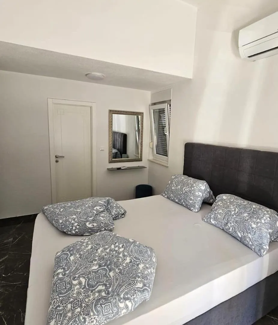 Family Friendly Apartments With A Swimming Pool Okrug Gornji, Ciovo - 21969 Trogir