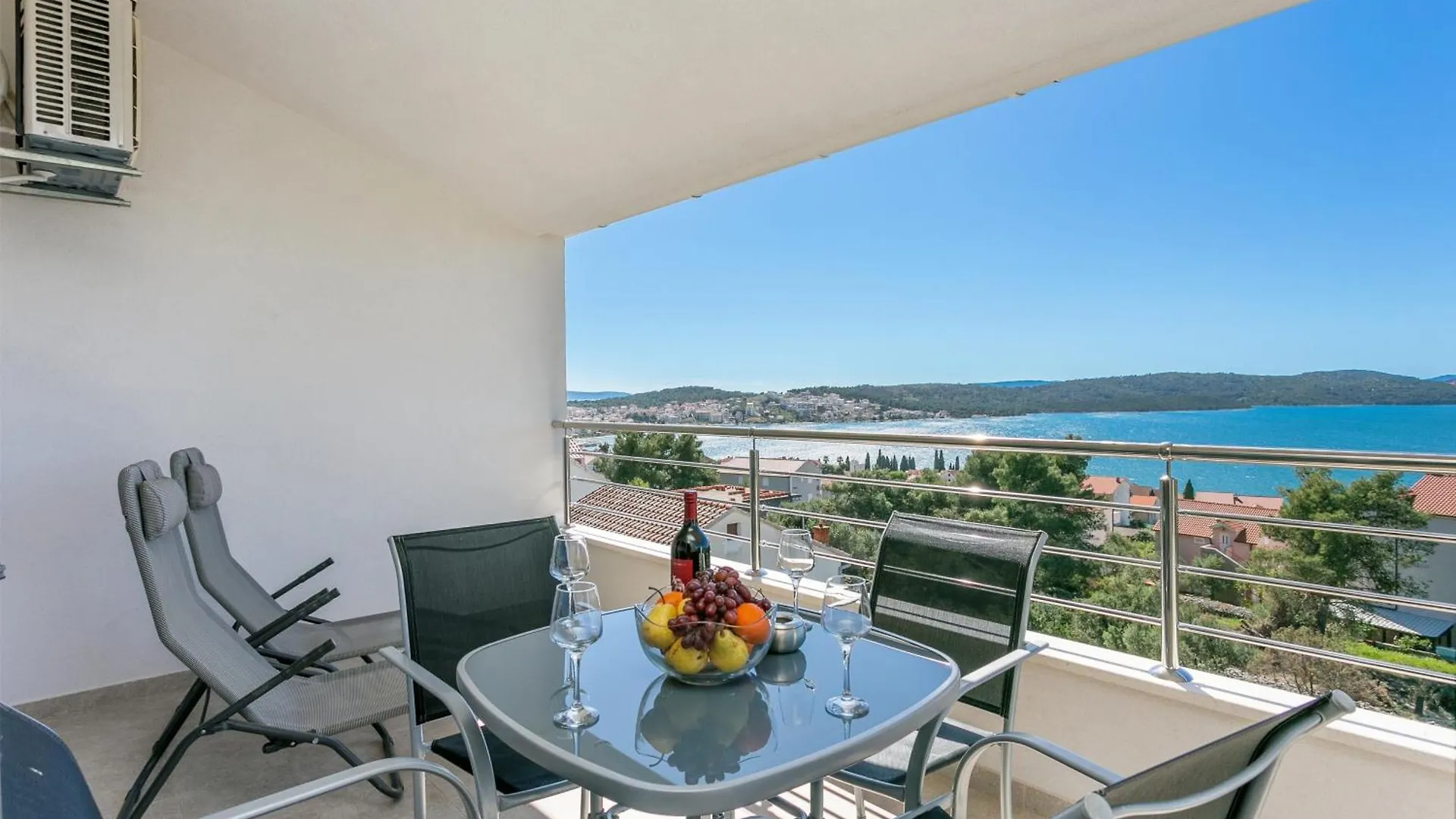 Family Friendly Apartments With A Swimming Pool Okrug Gornji, Ciovo - 21969 Trogir