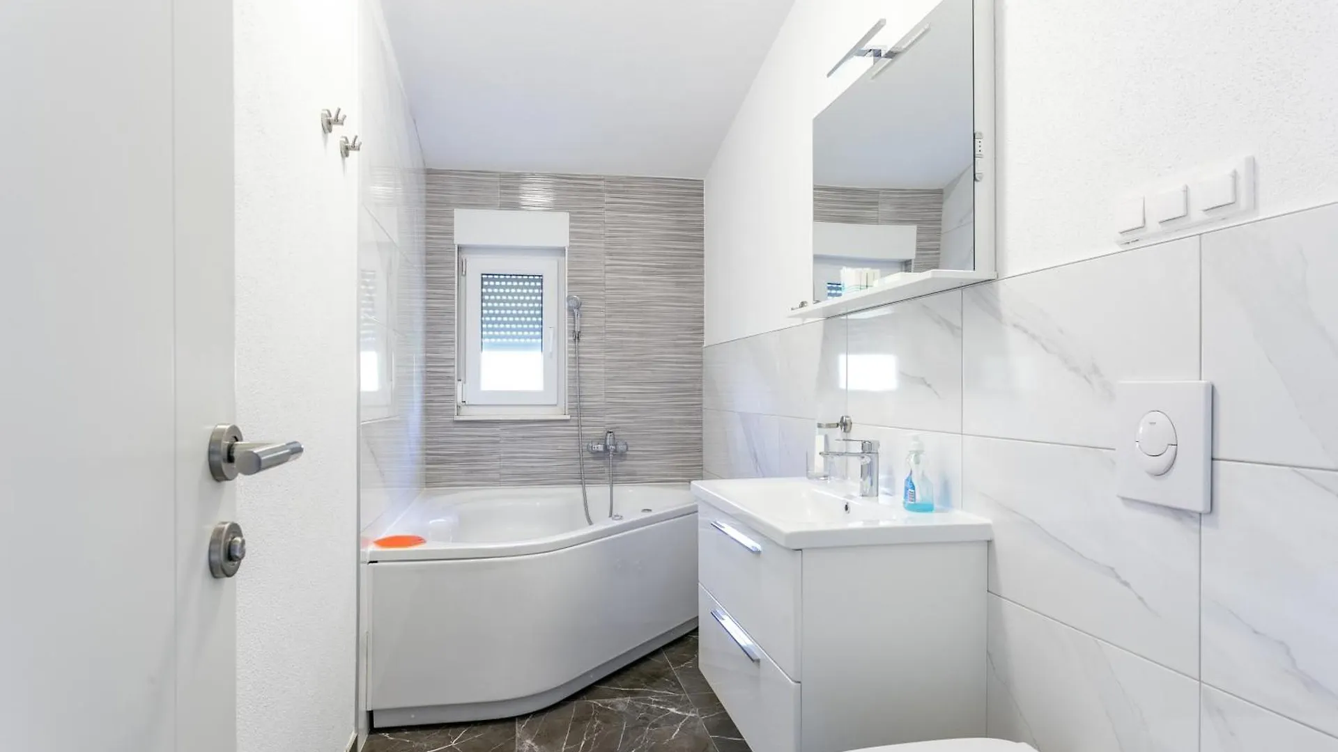 Family Friendly Apartments With A Swimming Pool Okrug Gornji, Ciovo - 21969 Trogir