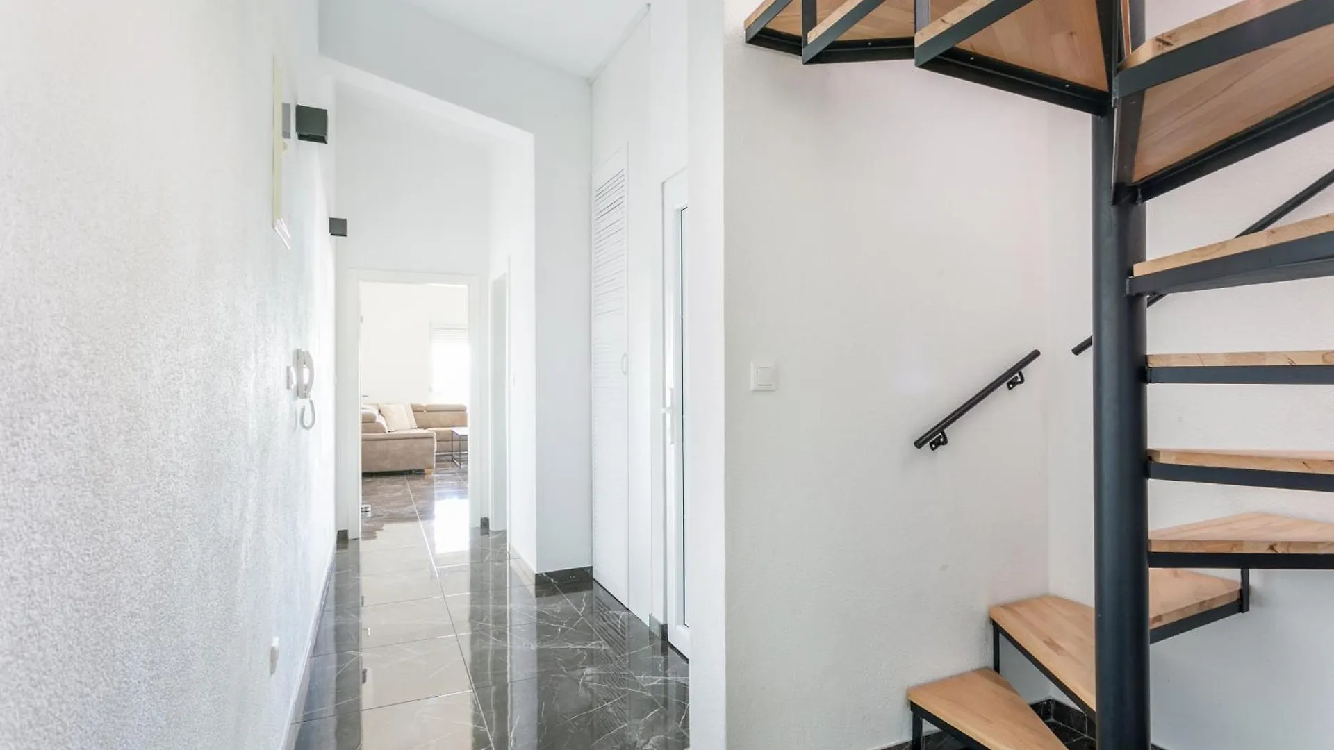 Family Friendly Apartments With A Swimming Pool Okrug Gornji, Ciovo - 21969 Trogir