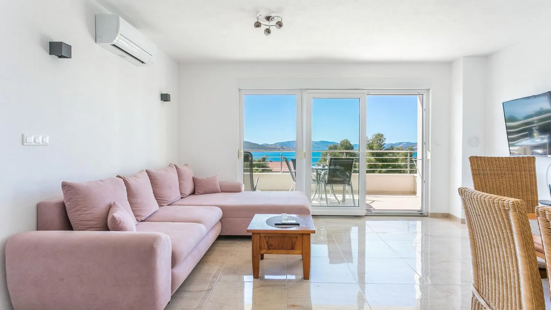Family Friendly Apartments With A Swimming Pool Okrug Gornji, Ciovo - 21969 Trogir 0*,