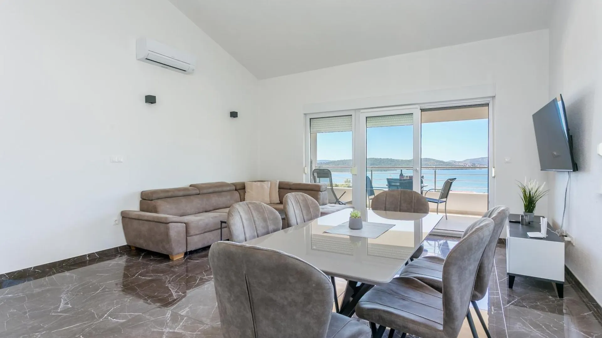 Family Friendly Apartments With A Swimming Pool Okrug Gornji, Ciovo - 21969 Trogir 0*,  Croatia