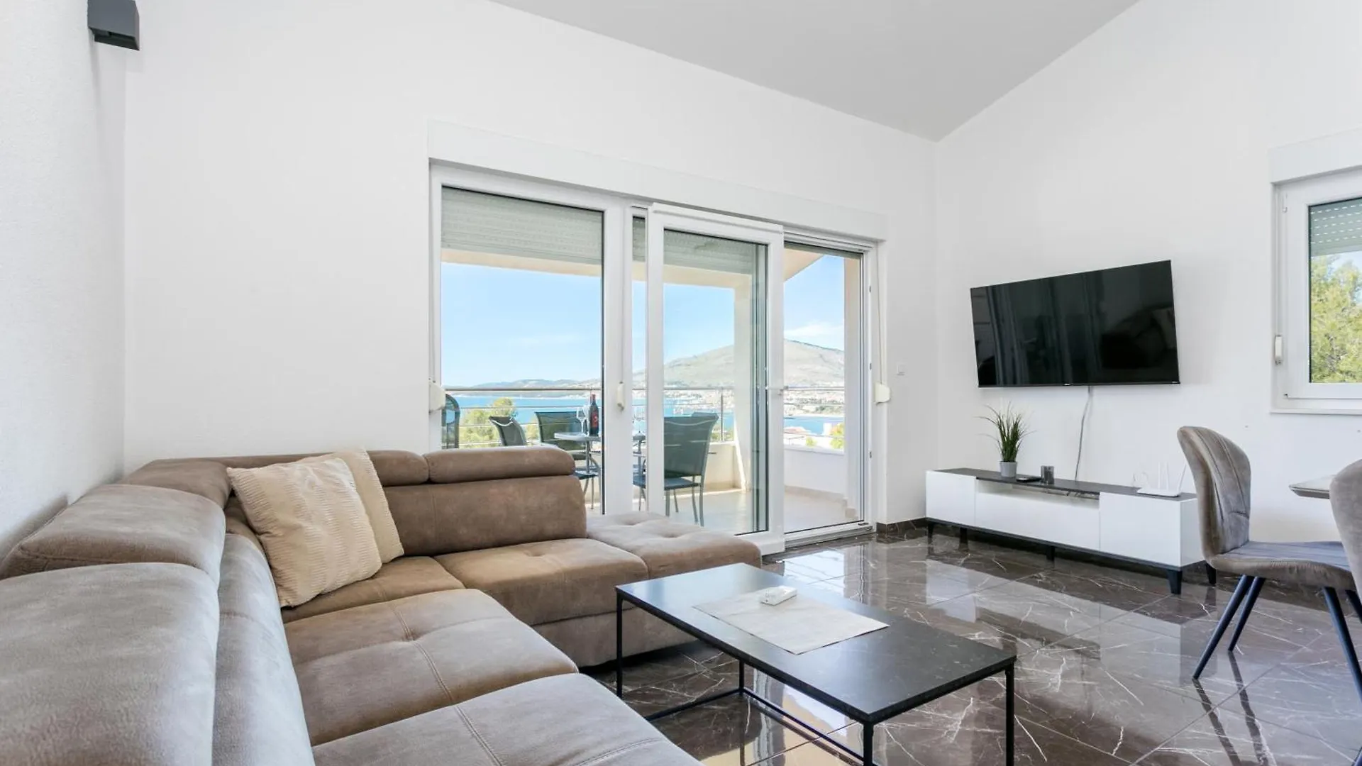 Family Friendly Apartments With A Swimming Pool Okrug Gornji, Ciovo - 21969 Trogir