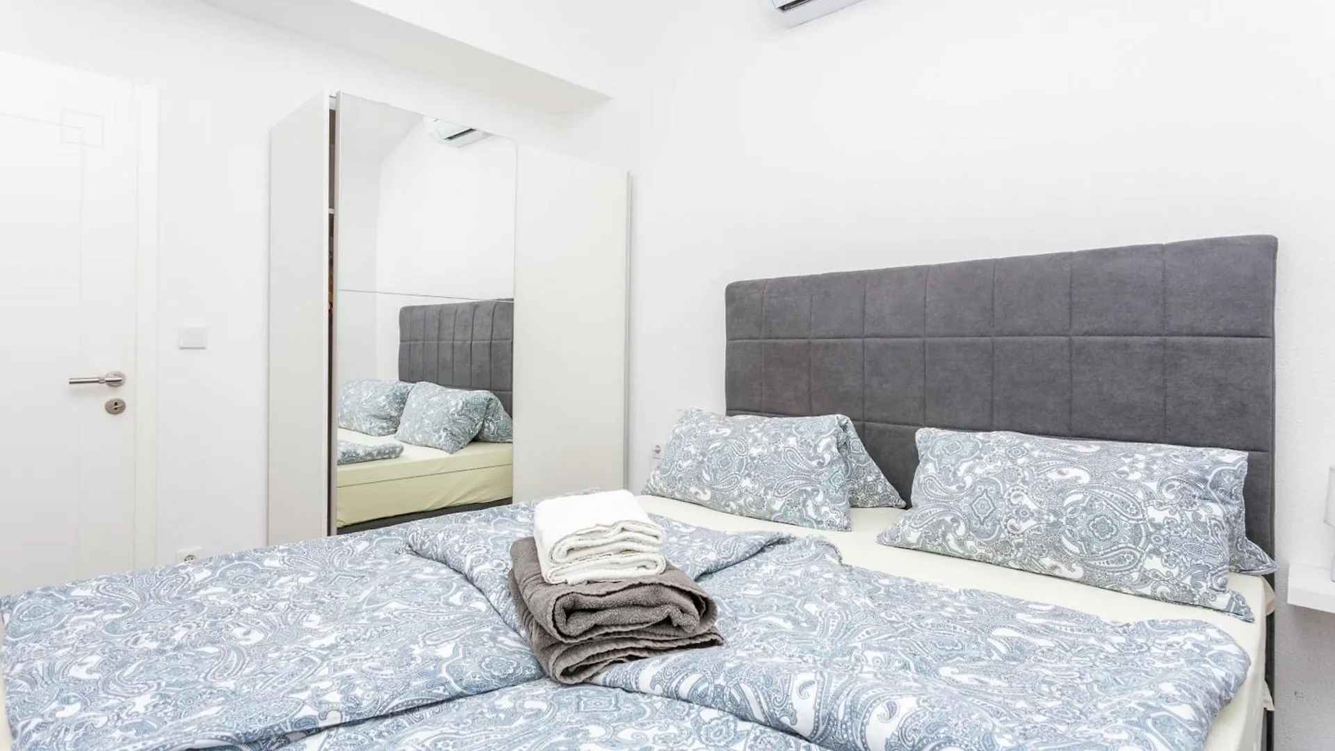 Family Friendly Apartments With A Swimming Pool Okrug Gornji, Ciovo - 21969 Trogir